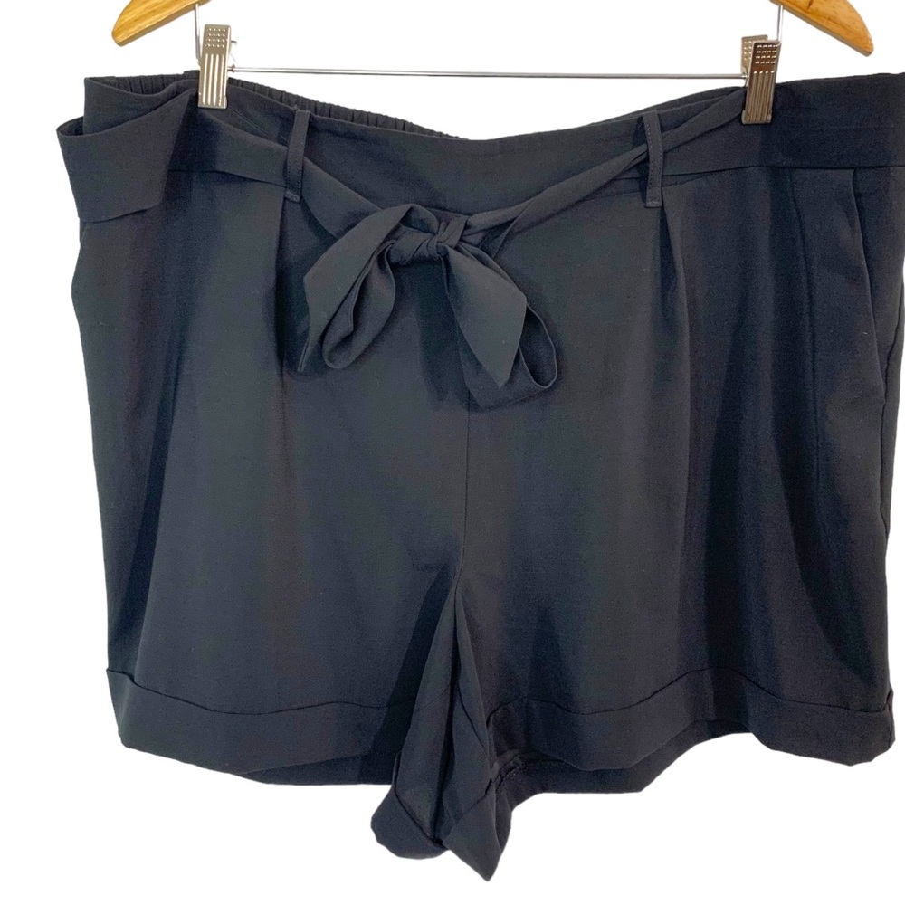 CATO Black Flowy Pull On Belted Shorts Sz 22/24W